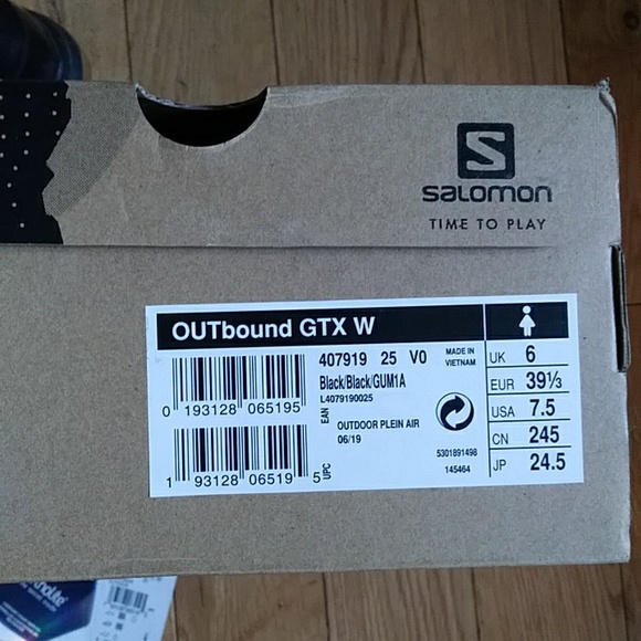 Salomon Gortex Outbound women's size 7.5. hiking shoe - Picture 7 of 9